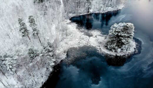 仕事帰り、新聞の向こうに見えた未来