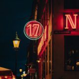 明日は休暇。週末の予定を考える、木曜日の夜